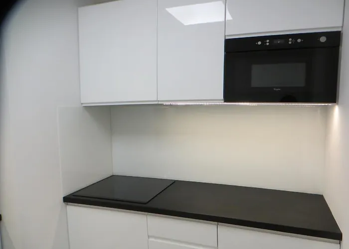 Black Red بوزنان