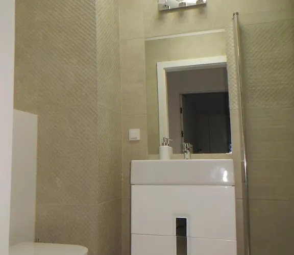 Black Red بوزنان